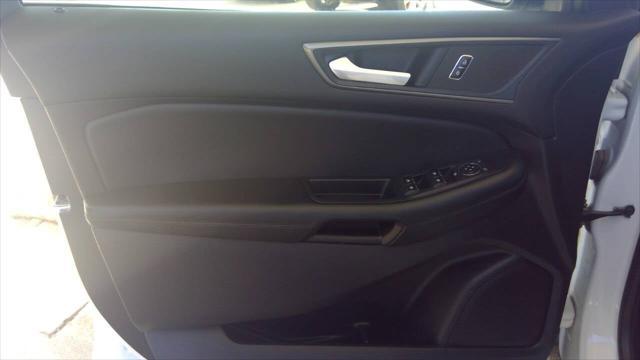 Photo of 2020 Oxford White Ford Edge