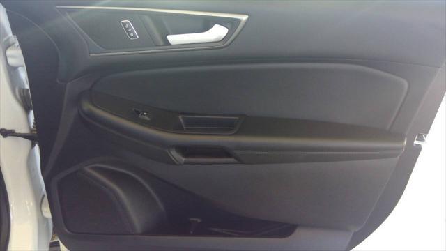 Photo of 2020 Oxford White Ford Edge