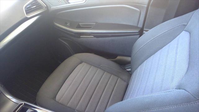 Photo of 2020 Oxford White Ford Edge