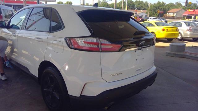 Photo of 2020 Oxford White Ford Edge