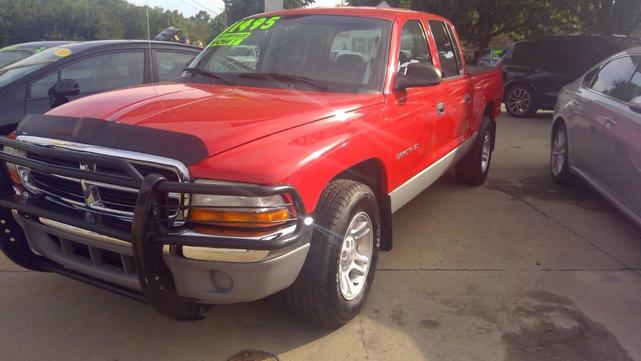 Photo of 2001 Red Dodge Dakota