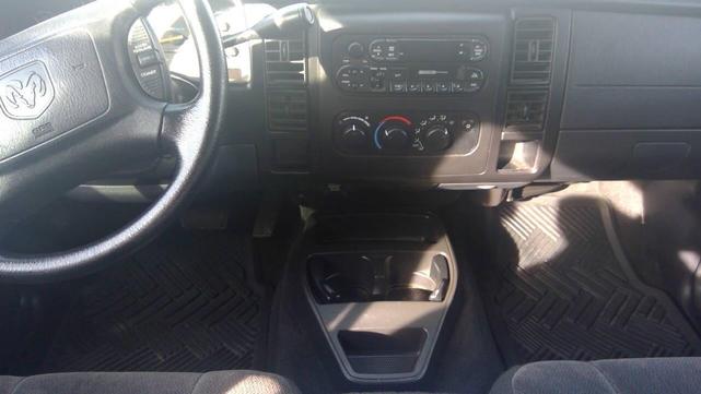 Photo of 2001 Red Dodge Dakota