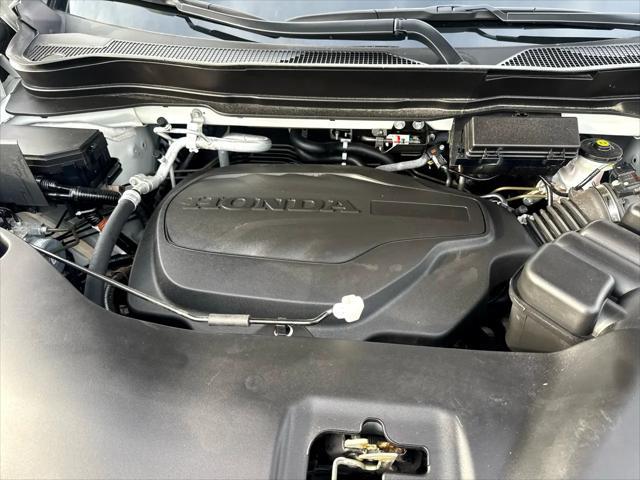 Photo of 2022 Platinum White Pearl Honda Pilot