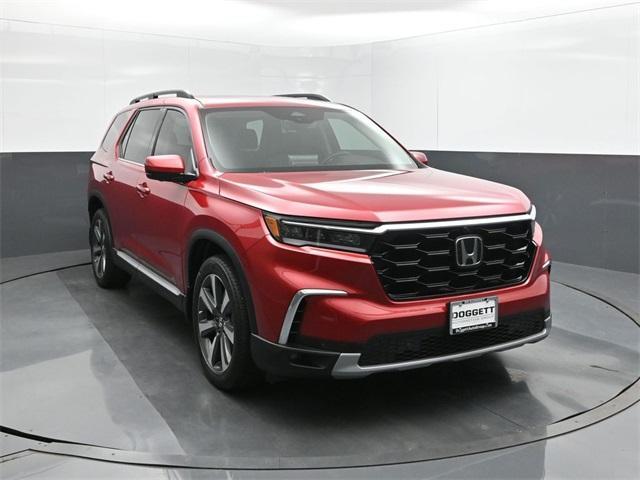 Photo of 2024 Radiant Red Metallic II Honda Pilot