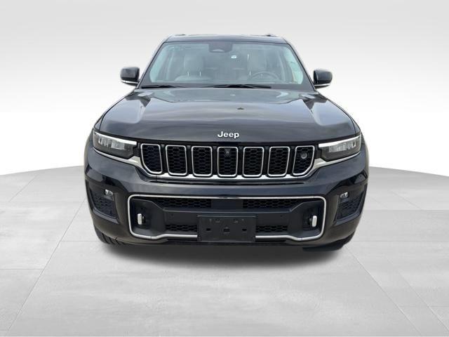 Photo of 2022 Diamond Black Crystal Pearlcoat Jeep Grand Cherokee