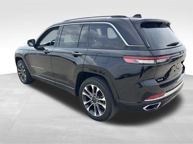 Photo of 2022 Diamond Black Crystal Pearlcoat Jeep Grand Cherokee