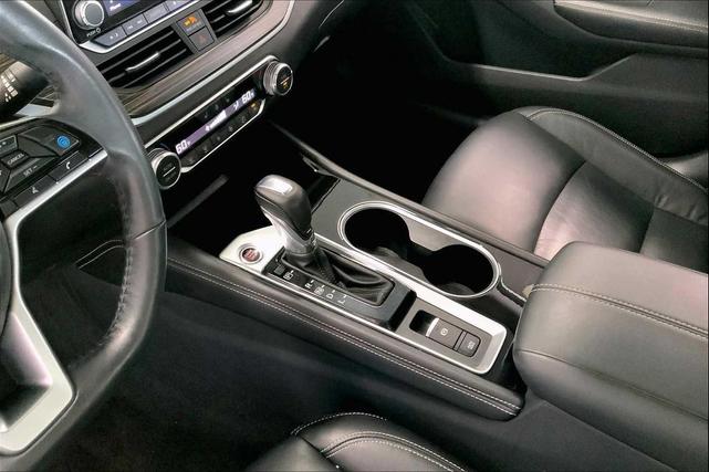 Photo of 2022 Pearl White Tricoat Nissan Altima