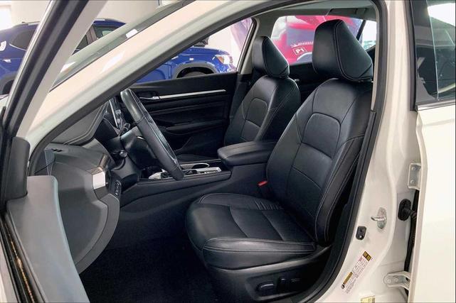 Photo of 2022 Pearl White Tricoat Nissan Altima