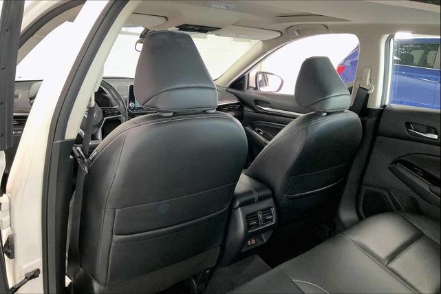 Photo of 2022 Pearl White Tricoat Nissan Altima