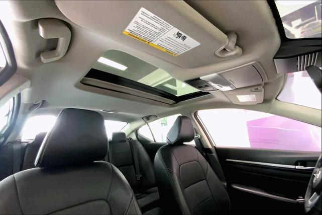Photo of 2022 Pearl White Tricoat Nissan Altima