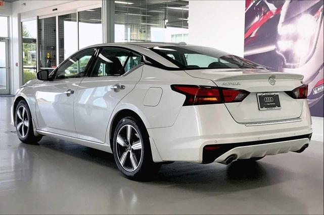 Photo of 2022 Pearl White Tricoat Nissan Altima