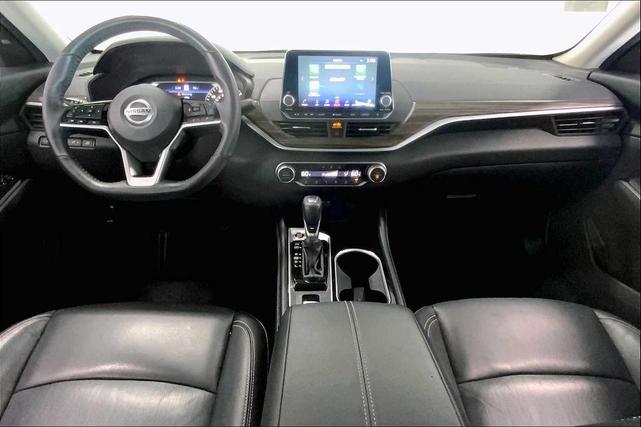 Photo of 2022 Pearl White Tricoat Nissan Altima