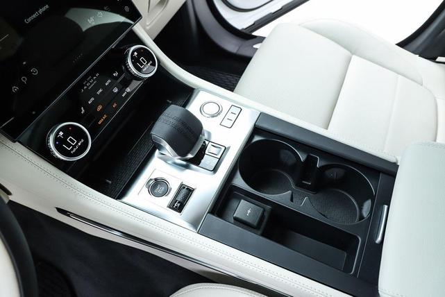 Photo of 2026 Fuji White Jaguar F-PACE