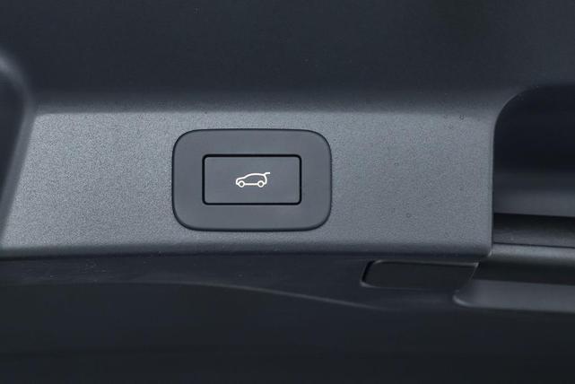 Photo of 2026 Fuji White Jaguar F-PACE