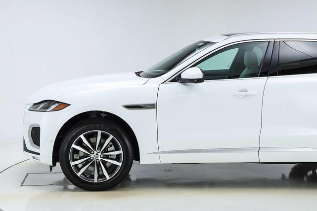 Photo of 2026 Fuji White Jaguar F-PACE