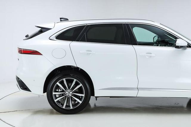 Photo of 2026 Fuji White Jaguar F-PACE