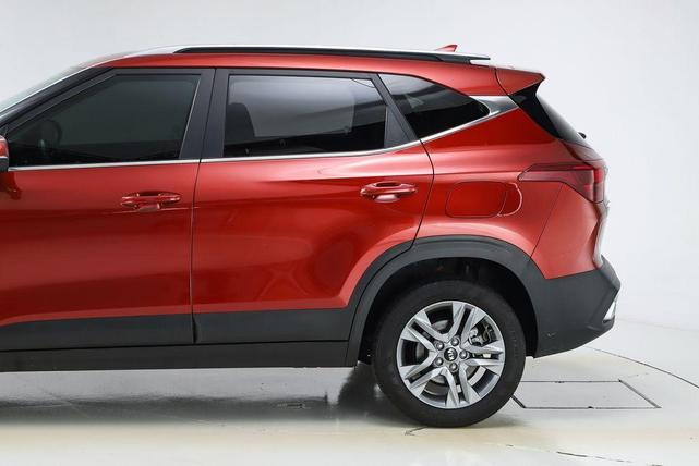 Photo of 2021 Mars Orange Kia Seltos