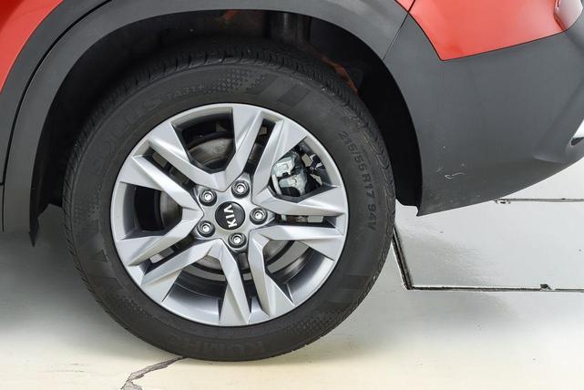 Photo of 2021 Mars Orange Kia Seltos