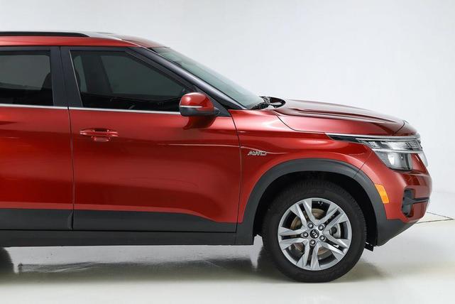 Photo of 2021 Mars Orange Kia Seltos