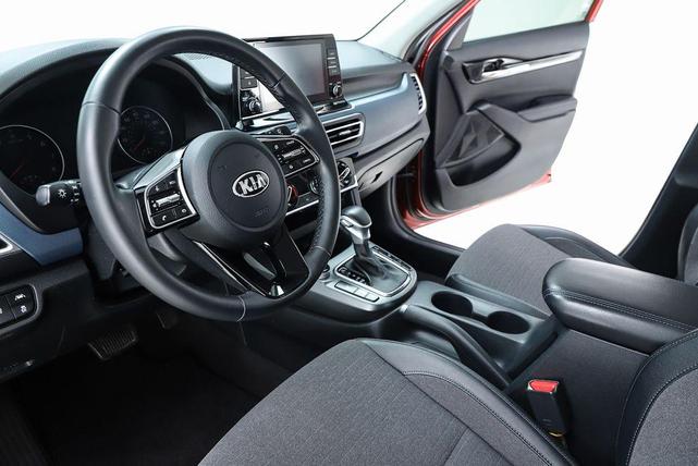 Photo of 2021 Mars Orange Kia Seltos