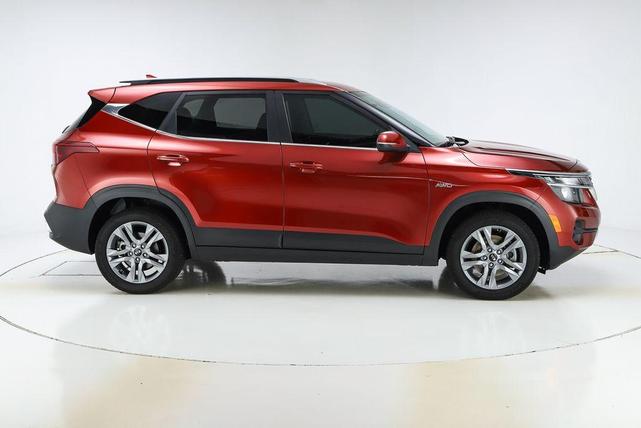 Photo of 2021 Mars Orange Kia Seltos