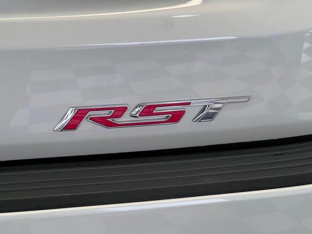 Photo of 2024 Iridescent Pearl Tricoat Chevrolet Suburban