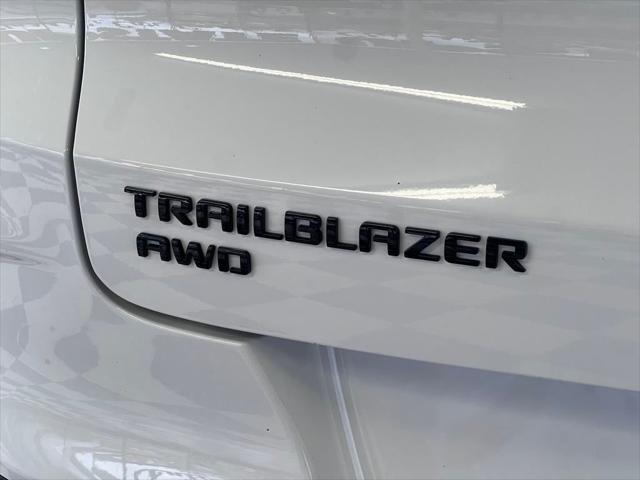Photo of 2023 Summit White Chevrolet Trailblazer