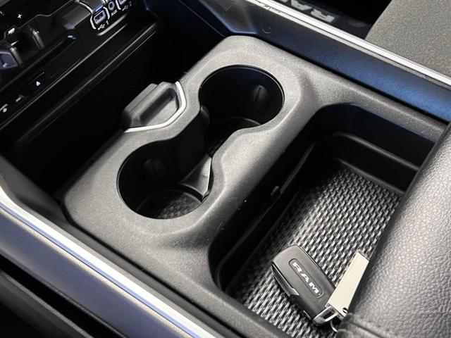 Photo of 2019 Granite Crystal Metallic Clearcoat RAM 1500