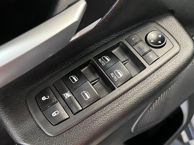 Photo of 2019 Granite Crystal Metallic Clearcoat RAM 1500