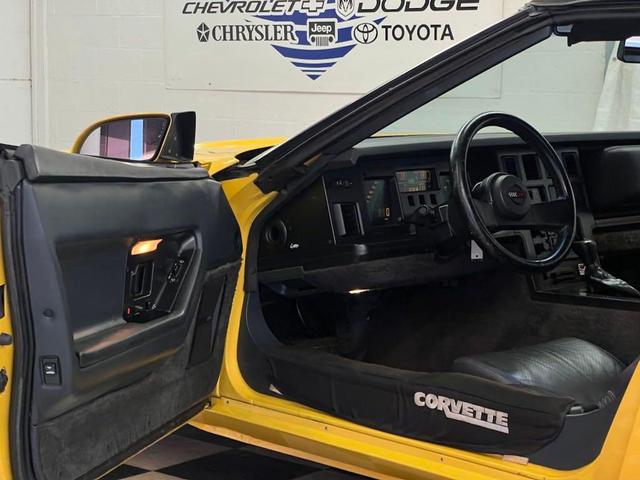 Photo of 1986 Yellow Chevrolet Corvette