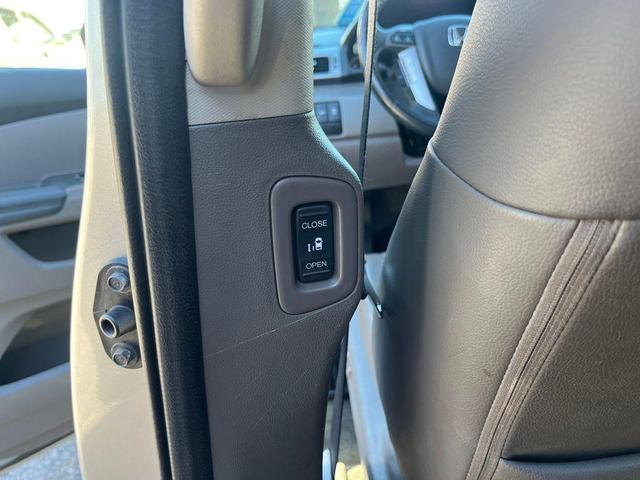 Photo of 2014 Modern Steel Metallic Honda Odyssey