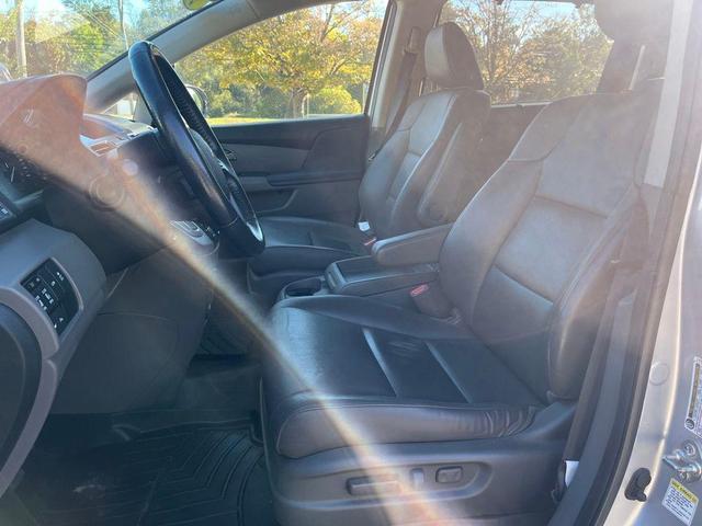 Photo of 2014 Modern Steel Metallic Honda Odyssey