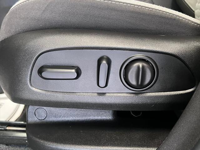 Photo of 2020 Midnight Blue Metallic Chevrolet Equinox