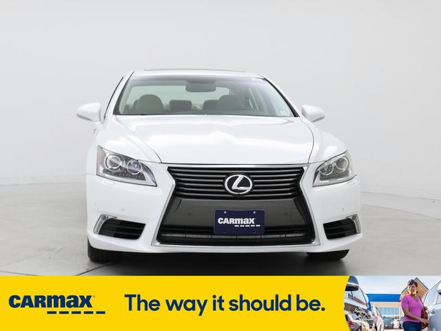 Photo of 2013 White Lexus LS 460