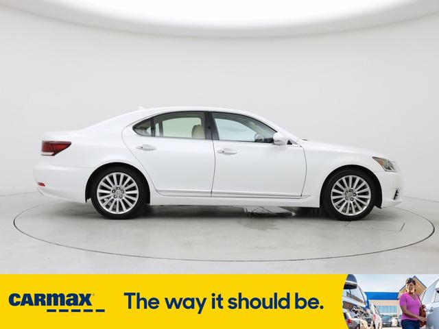 Photo of 2013 White Lexus LS 460