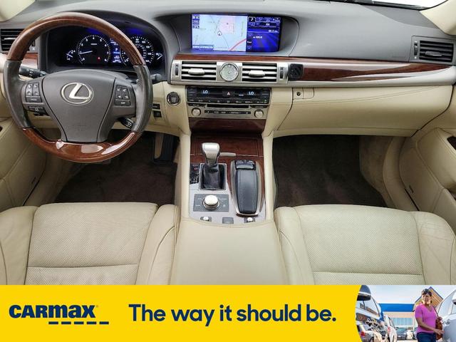 Photo of 2013 White Lexus LS 460