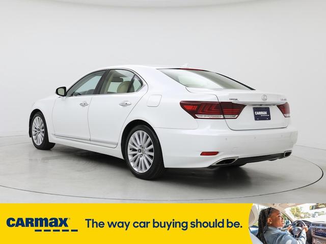 Photo of 2013 White Lexus LS 460