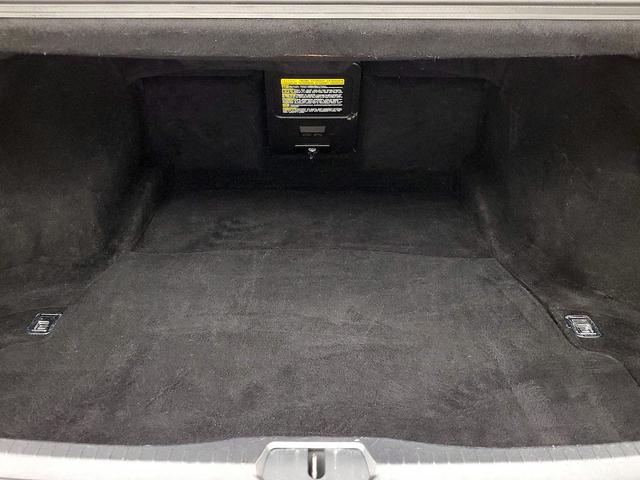 Photo of 2013 White Lexus LS 460