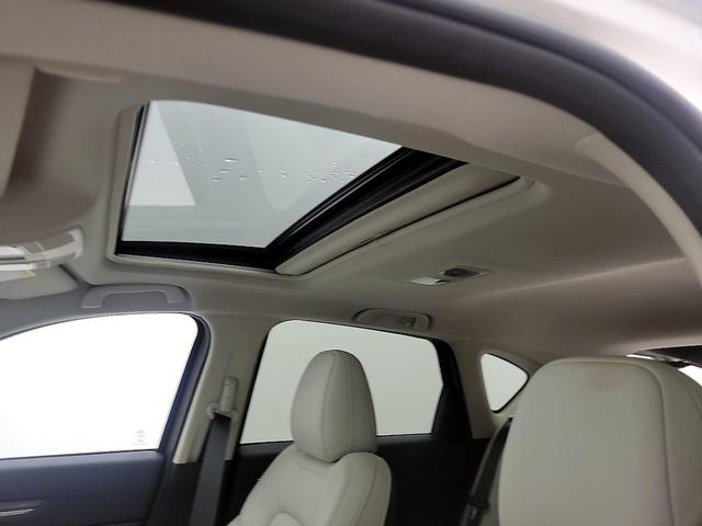 Photo of 2023 White Mazda CX-5