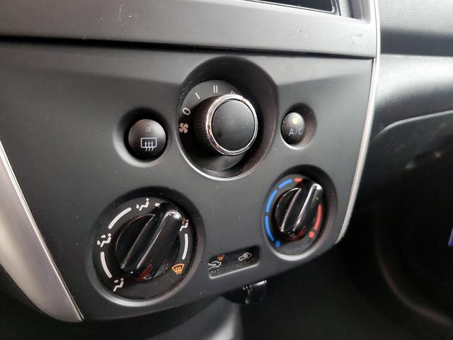 Photo of 2015 Gray Nissan Versa