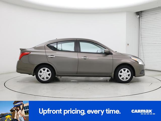 Photo of 2015 Gray Nissan Versa