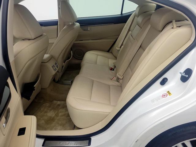 Photo of 2014 White Lexus ES 350