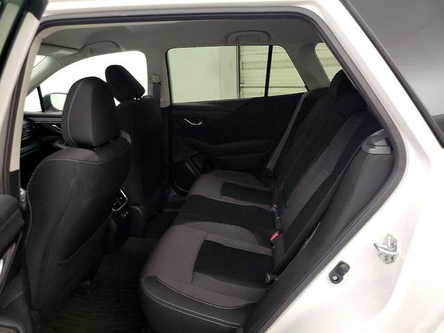 Photo of 2022 White Subaru Outback