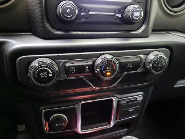 Photo of 2021 White Jeep Wrangler