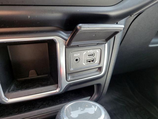 Photo of 2021 White Jeep Wrangler