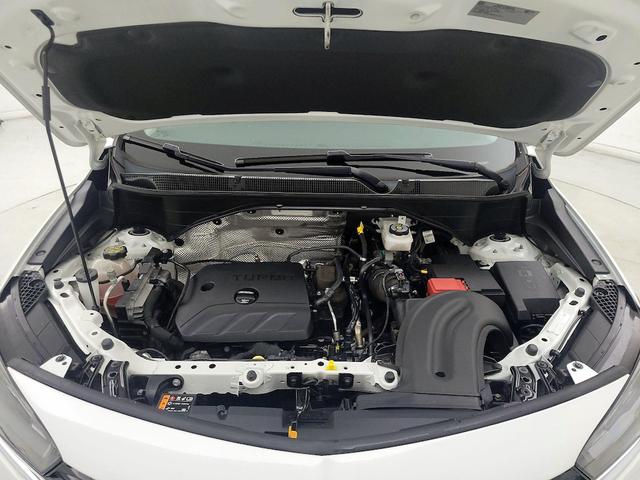 Photo of 2023 White Buick Encore GX