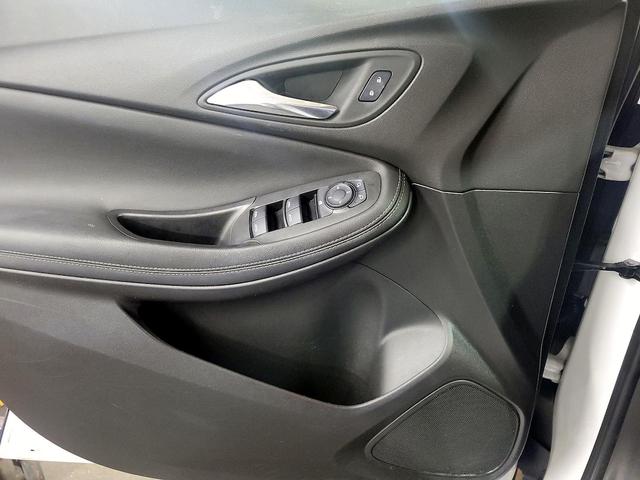 Photo of 2023 White Buick Encore GX