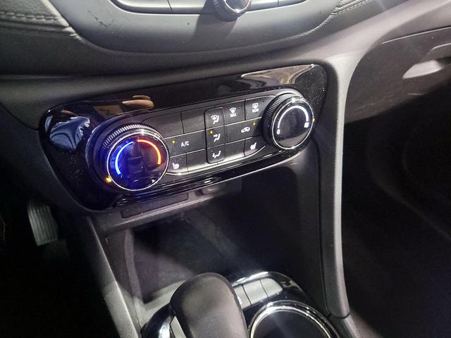 Photo of 2023 White Buick Encore GX