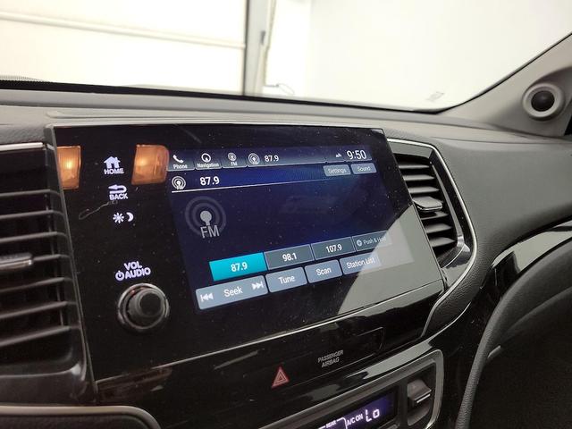 Photo of 2021 Gray Honda Pilot