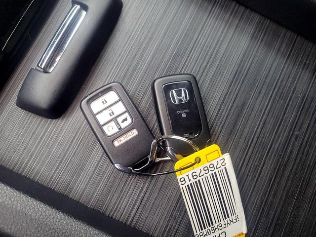 Photo of 2021 Gray Honda Pilot